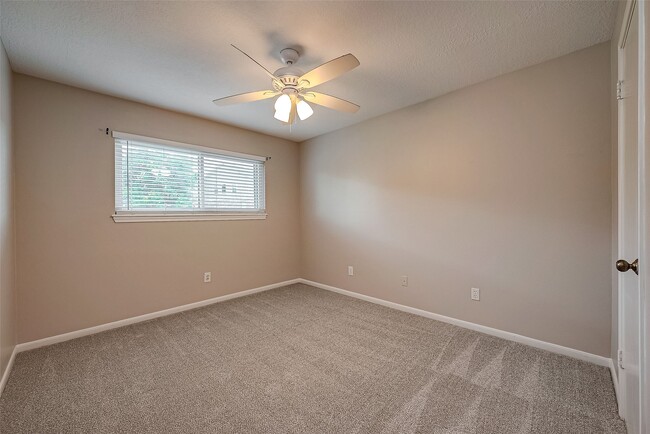 Photo - 131 Cove Cir