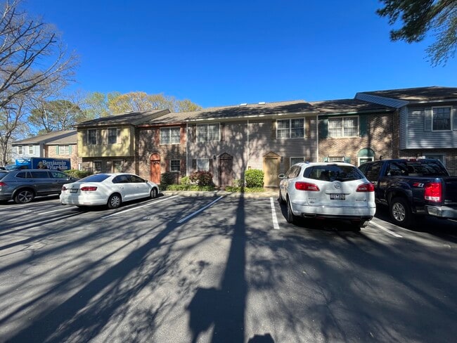 A peaceful neighborhood with ample parking