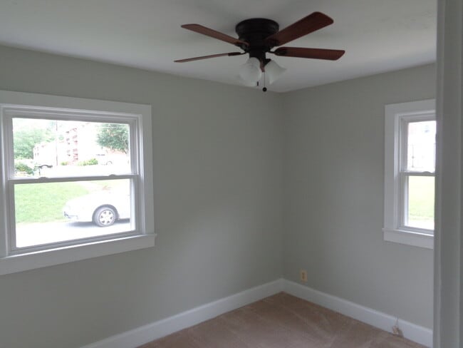 Photo - 607 Waterloo Rd