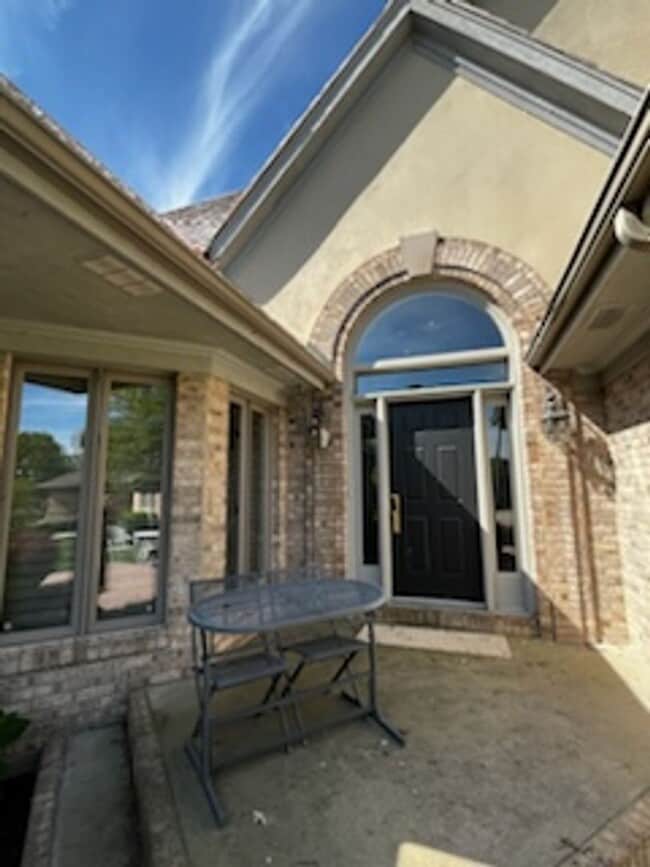 Photo - Stunning Custom Built Home with ALL Utilities Included!!