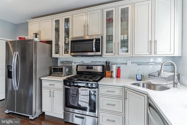 Photo - 2653 Jasper St