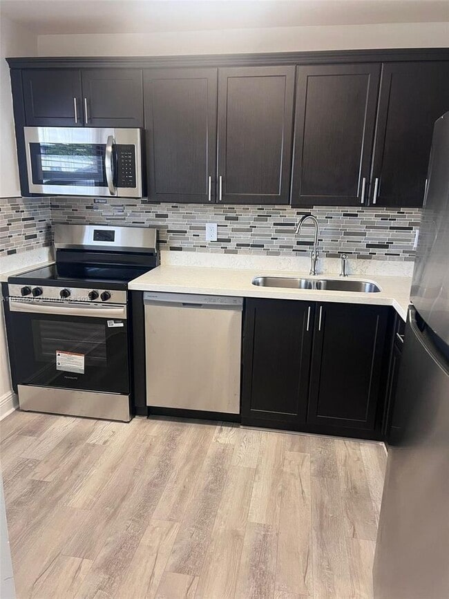 Building Photo - 8875 Fontainebleau Blvd Unit 202-202 Rental