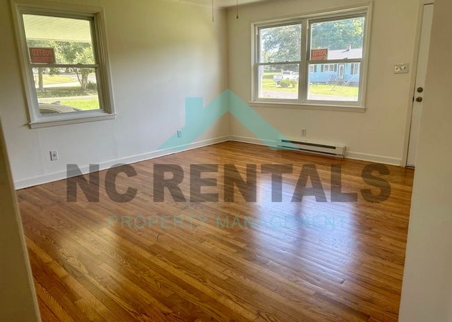 Photo - 527 Swain Dr