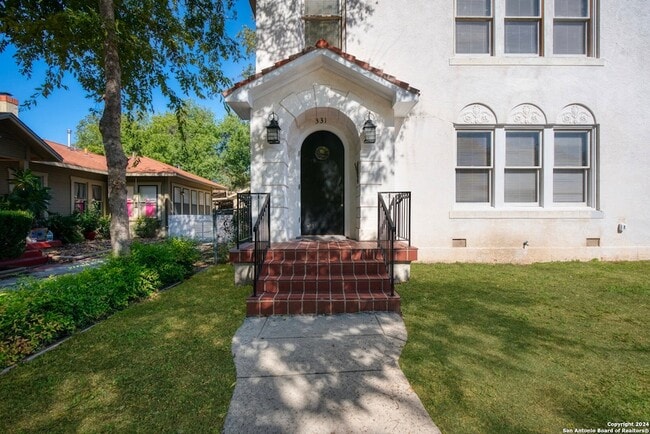 Photo - 331 W Elsmere Pl