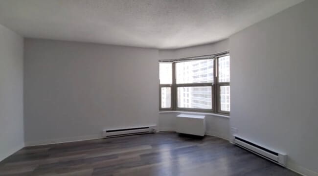 Photo - 61 W Chestnut St