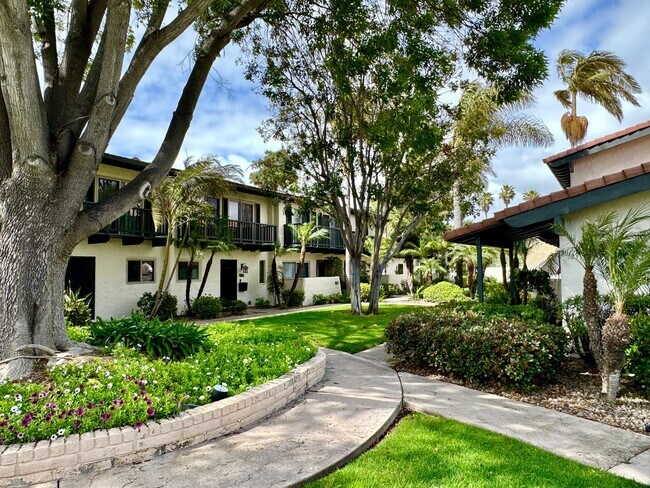 3266 Loma Riviera Dr