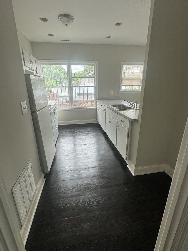 Photo - 799 Cascade Ave SW