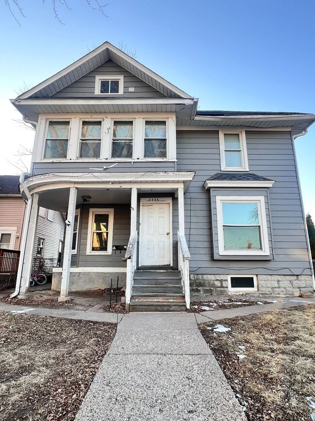 Building Photo - 1223 - 1223 1/2 14th Street Unit 1223