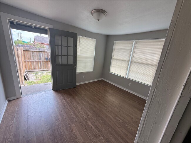 6602 Avenue R Unidad C