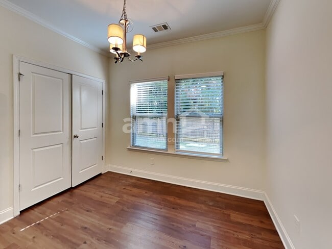 Photo - 2400 Freemont St