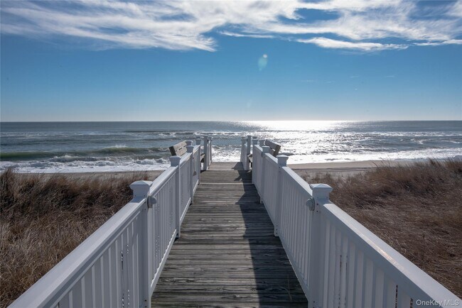 605 Dune Rd