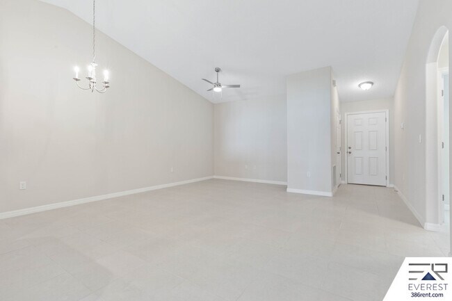 Photo - 158 Secretary Trail