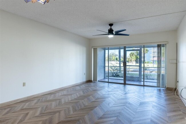 Photo - 2300 Aaron St Unidad 114