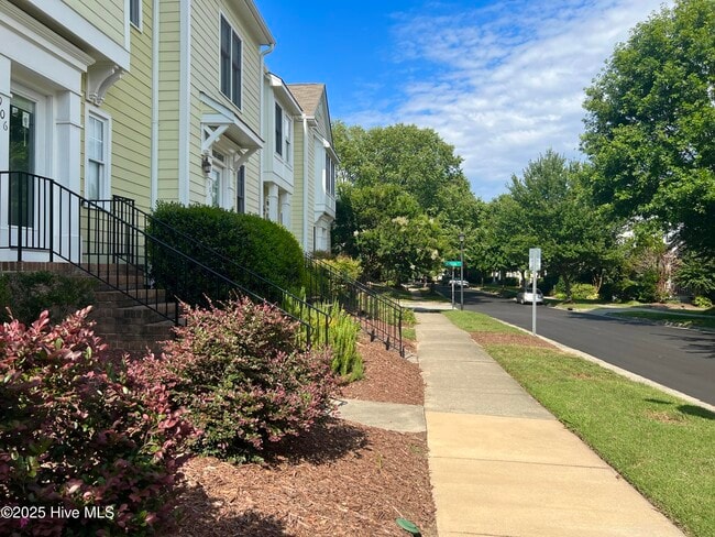 Building Photo - 910 Highgrove Dr Rental