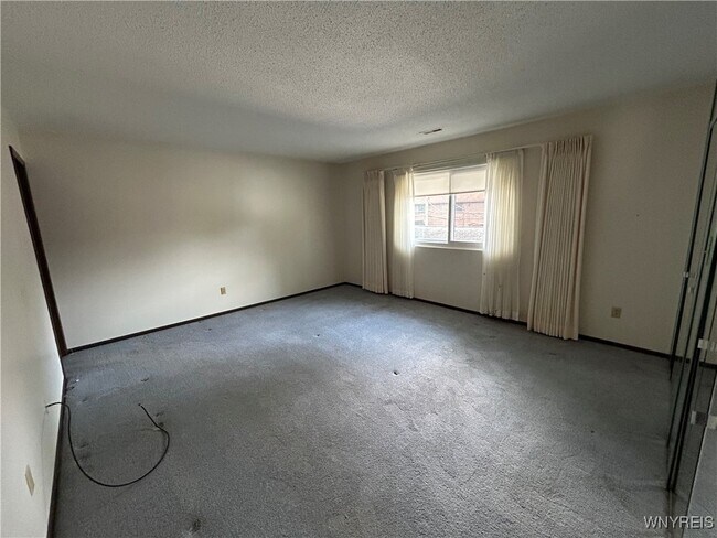 Photo - 186 Peppertree Dr
