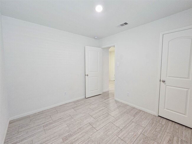 Photo - 332 Lone Mountain Dr