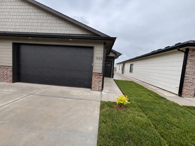 Building Photo - 2137/39 Reece Unit 2137 Reece