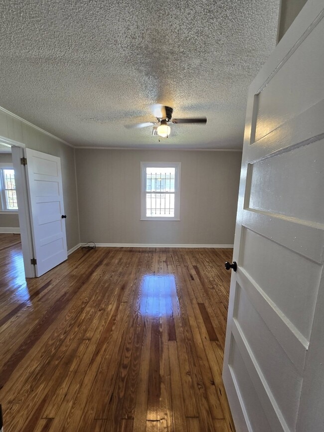 Photo - 880 Franklin Turnpike