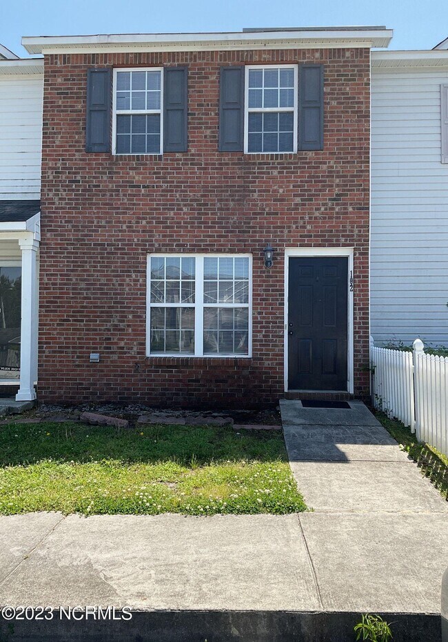 Photo - 102 Woodlake Ct Townhome