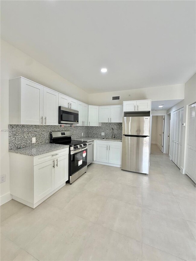 310 E 7th St Unit 203