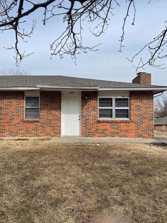 Building Photo - 295/297 Chris Dr. Unit 297