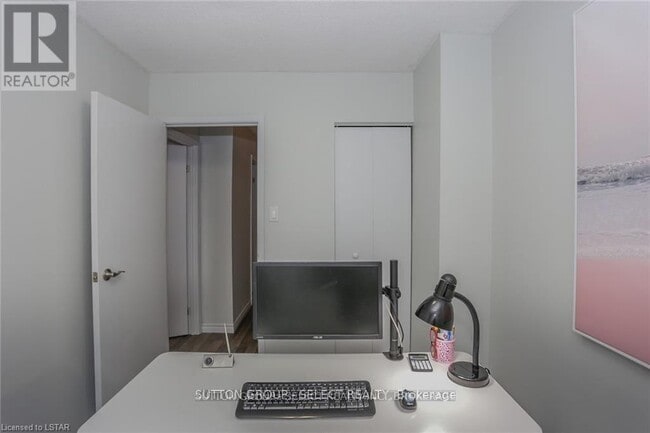 Photo - 70 Fiddlers Green Rd