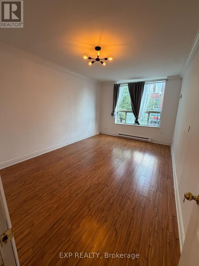 Photo - 2878 Dundas St W Unit 1