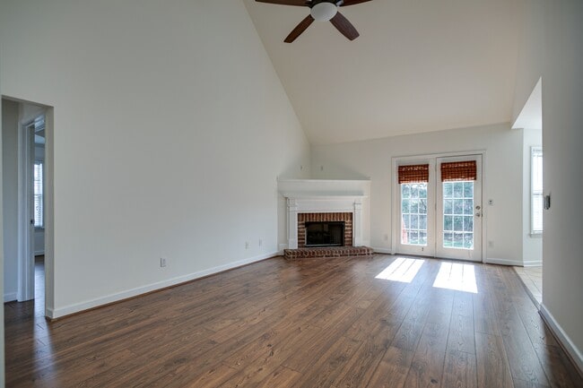 Photo - 1105 McDonough Cir