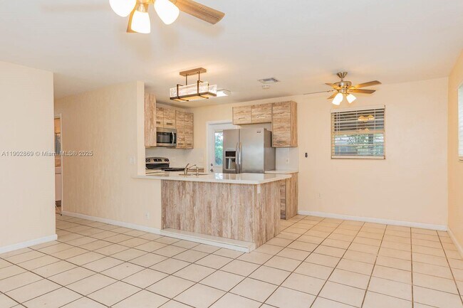 Photo - 1010 N 69th Way