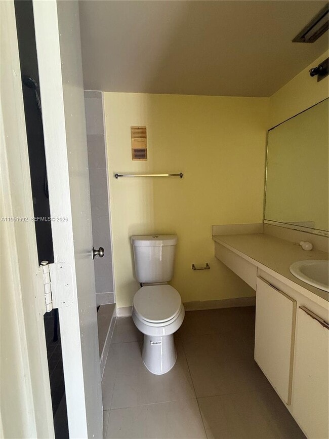 Photo - 8740 N Sherman Cir Unit 402