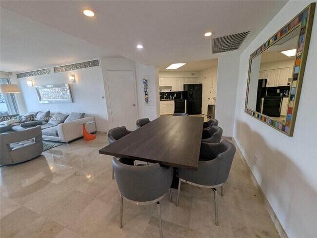 Photo - 5161 Collins Ave Unit 518