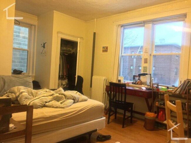 Photo - Great location in Brookline for BU... 2 bed 1 bath!!