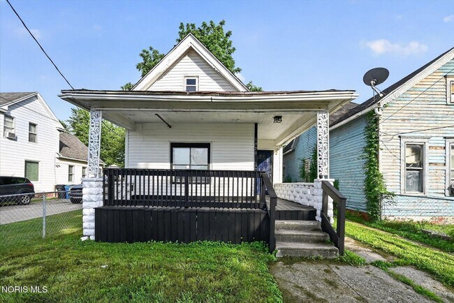 Photo - 1970 N Ontario St