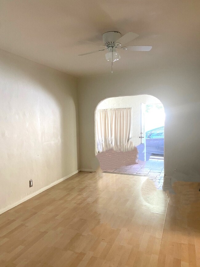 10625 Kinnard Ave