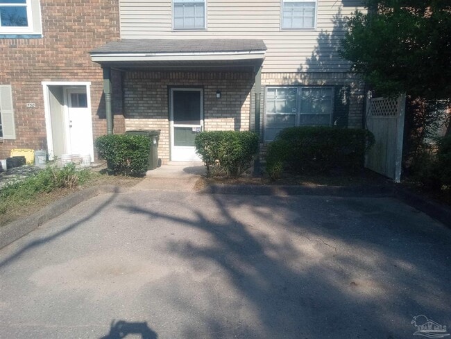 Building Photo - 728 N Fairfield Dr