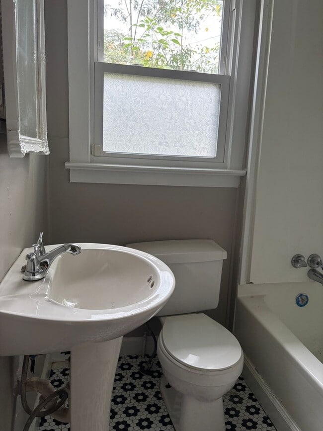 Photo - One Bedroom Duplex in Red Bank TN; Water &...