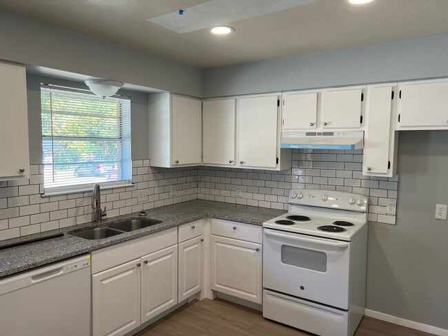 Building Photo - 2925-2925 Bernice Dr Unit 2925 Rental