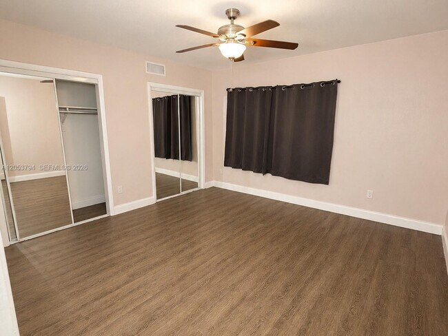 Photo - 985 SW 10th St Unidad 3