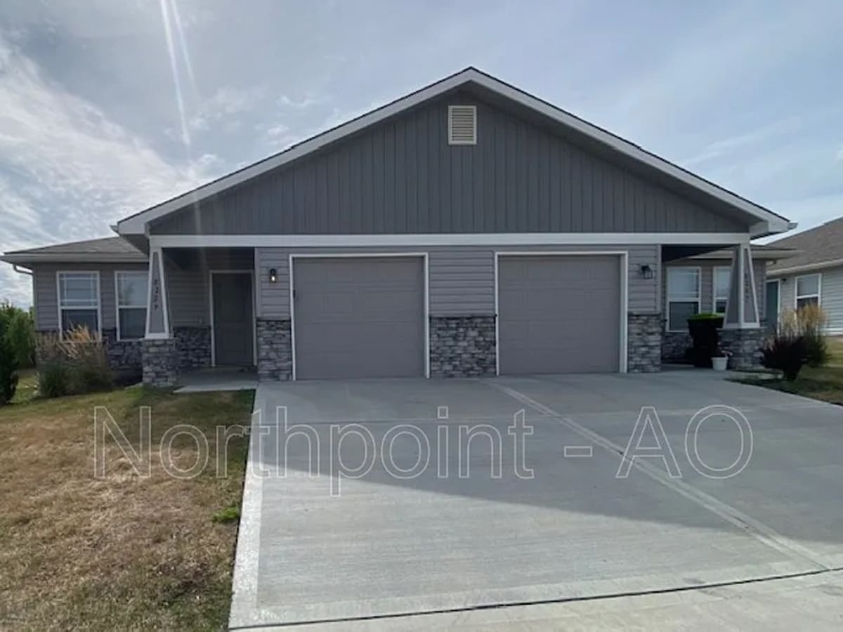 3 BR/2BA | Newly Renovated Single Family Home | 2-Car Covered Parking |Great Backyard! - 3 BR/2BA | Newly Renovated Single Family Home | 2-Car Covered Parking |Great Backyard!