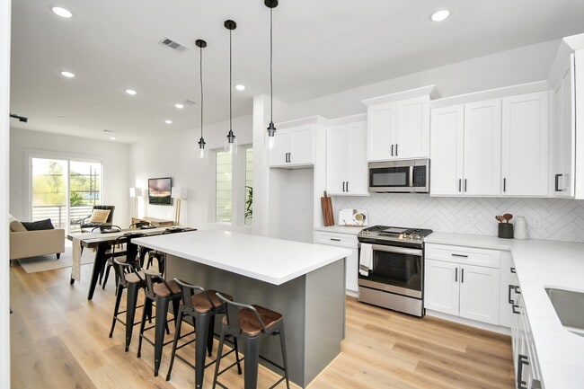 Building Photo - 4802 Elysian St Rental