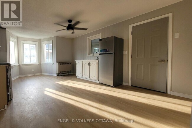 Photo - 728 Laval St