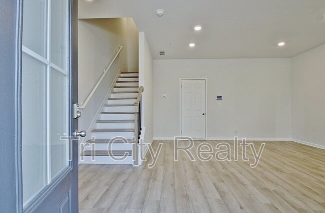 Photo - 250 Cobalt Dr
