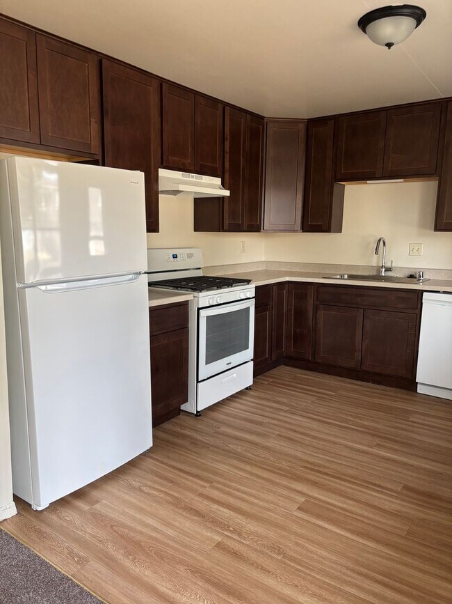 Photo - 3 Bedroom 1 1/2 Bath Townhomes