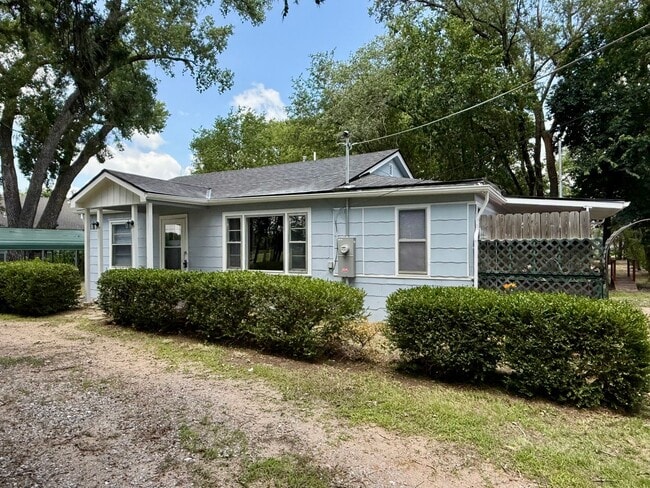 Photo - 1414 E 55th St S House