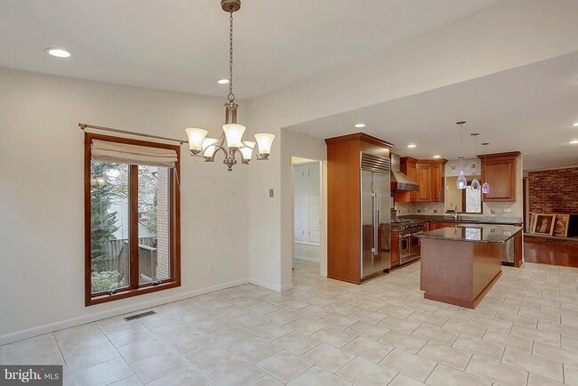 Photo - 9801 Clydesdale St