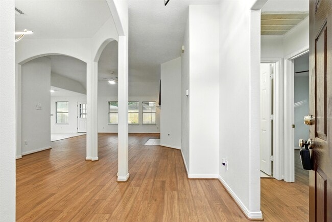 Photo - 2119 Hannover Way