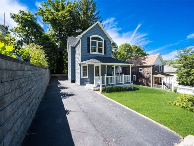 18 Pine Dr