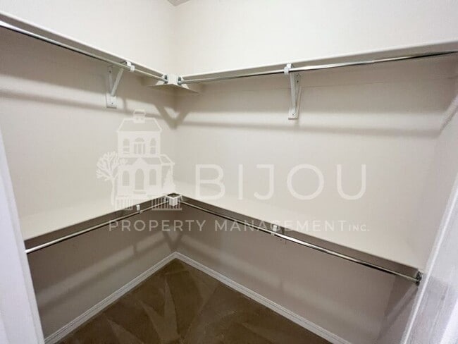 Photo - 1167 Solitaire St