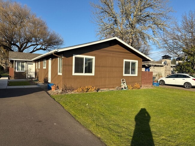 Photo - 2 Bedroom Townhouse Less than 2 Miles from OSU Unidad Hayes1955