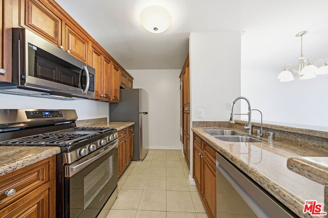 Photo - 909 Croft Ave Unidad 305